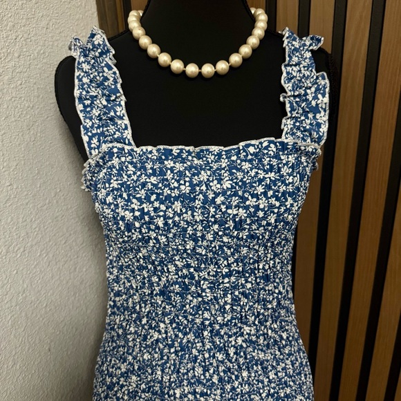 Blue Floral super stretchy smocked Midi Dress - Picture 2 of 6
